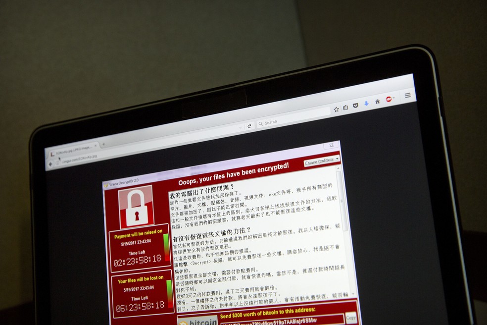 Tela mostrada após sequestro digital na China (Foto: AP Photo/Mark Schiefelbein)