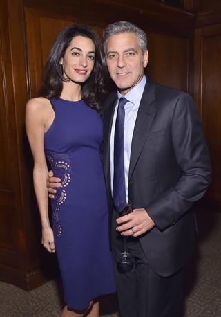 Amal Clooney e George Clooney em evento em Nova York, nos Estados Unidos (Foto: Mike Coppola/ Getty Images/ AFP)