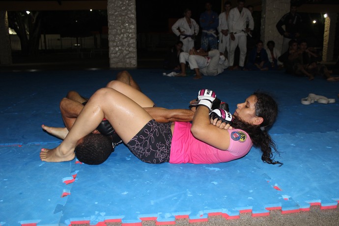 Mirelle Oliveira - MMA Feminino (Foto: Emanuele Madeira/GLOBOESPORTE.COM)