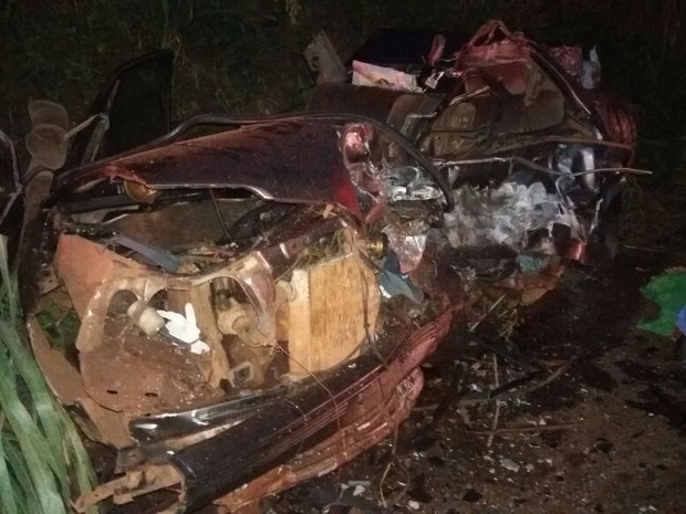 Motorista do Monza morre após a colisão em Nova Erechim (Foto: PRF/Divulgação) Motorista do Monza morre após a colisão em Nova Erechim (Foto: PRF/Divulgação)