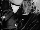Xuxa aparece fazendo caras e bocas em ensaio produzido nos anos 90