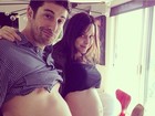 Ator de 'American Pie' faz piada com a barriga de grávida da mulher