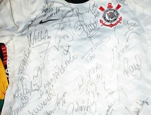 Camisa do Corinthians que Cássio levou para o Santuário Nacional (Foto: Imprensa/Santuário Nacional)
