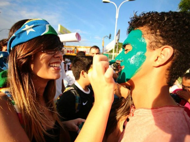 Estudantes se pintam para protestar contra reajuste da tarifa de ônibus em Maceió, Alagoas (Foto: Jonathan Lins/G1)