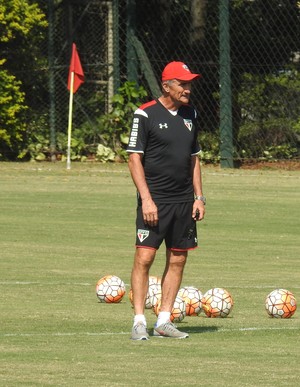 Bauza em treino do São Paulo (Foto: Marcelo Hazan)