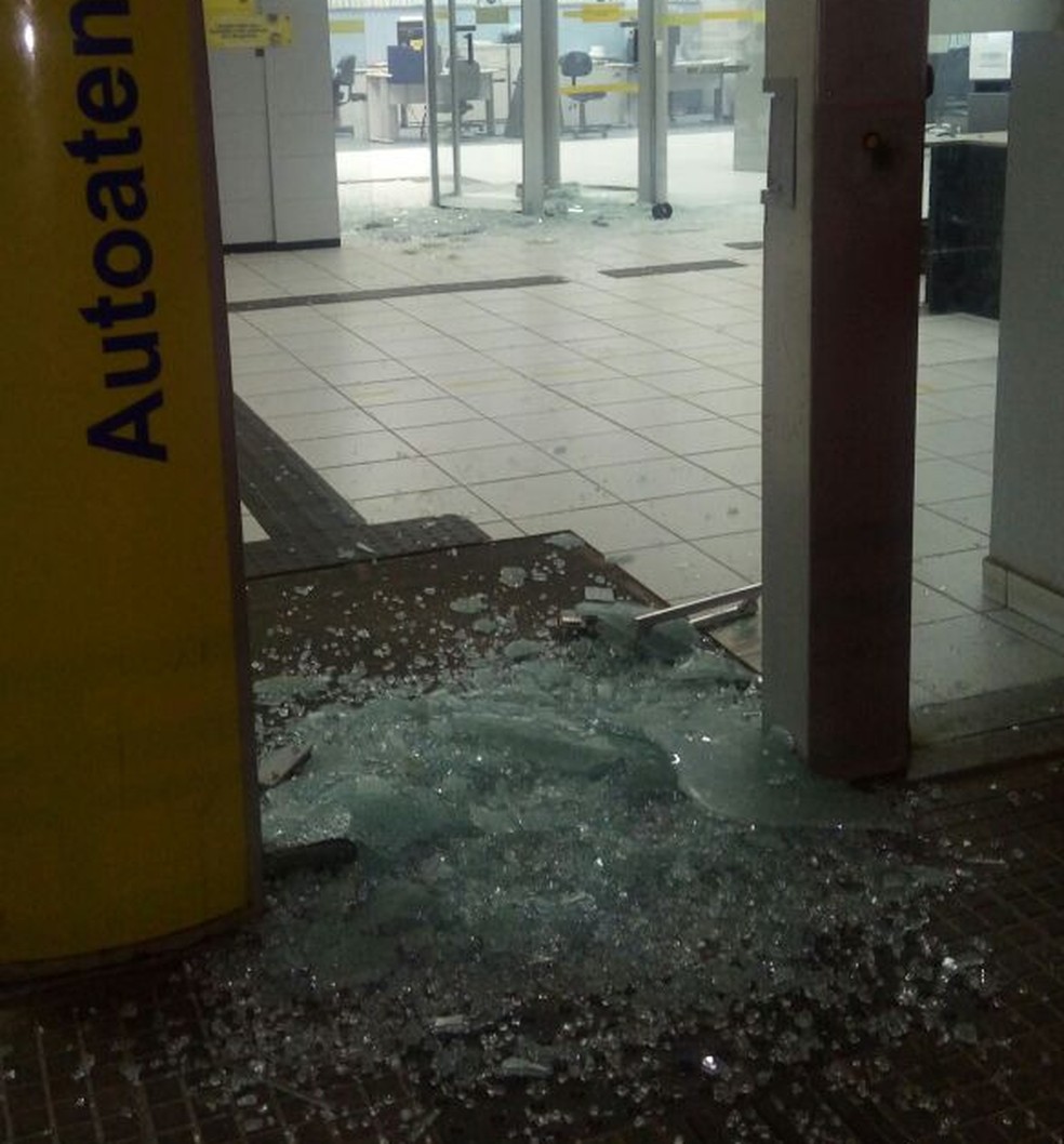 Caixa eletrônico da cidade de São Miguel foi alvo de ataque  (Foto: Divulgação/PM)