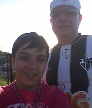 Pai e filho torcedores do Atlético-MG (Foto: Adelmo Clementino/Arquivo Pessoal)