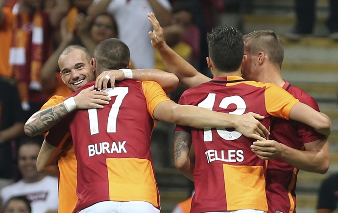 Sneijder comemora gol Galatasaray x Internazionale (Foto: AP) Sneijder comemora gol Galatasaray x Internazionale (Foto: AP)