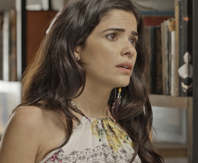 Tóia fica chocada ao saber que Juliano está envolvido em acidente de Dante (Foto: TV Globo)