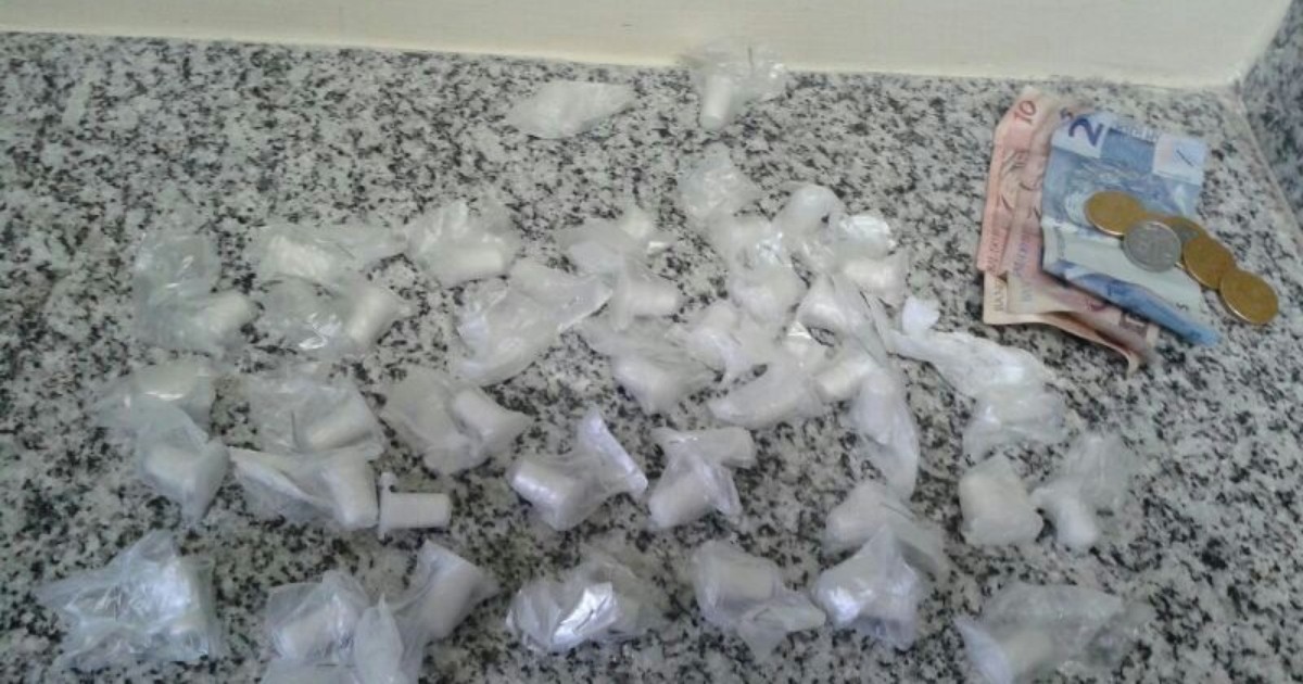 Adolescente é flagrado com drogas pela polícia de Teresópolis, no RJ - Globo.com