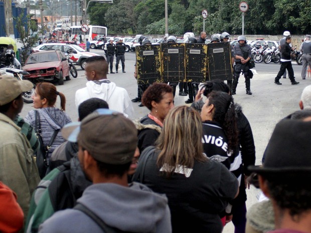 Polícia Militar cumpre uma reintegração de posse na Avenida do Cursino, na zona sul de São Paulo (Foto: Marcelo Alves/ Estadão Conteúdo)