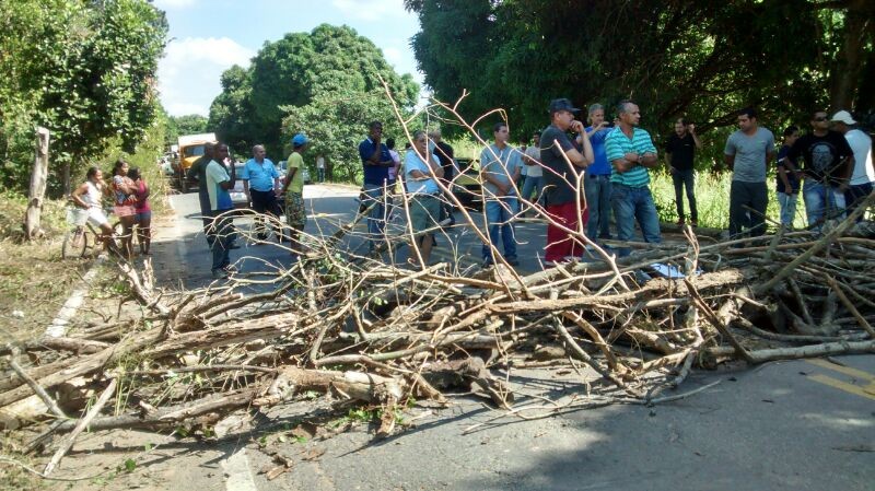 G1 Manifestação de índios fecha rodovia em Aracruz ES notícias em