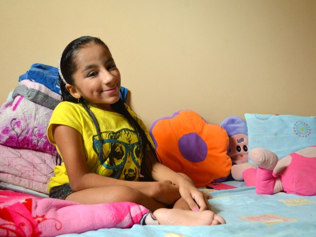 Francisca Tavares, de 12 anos, enfrenta um problema de escoliose (Foto: Caio Fulgêncio/G1)