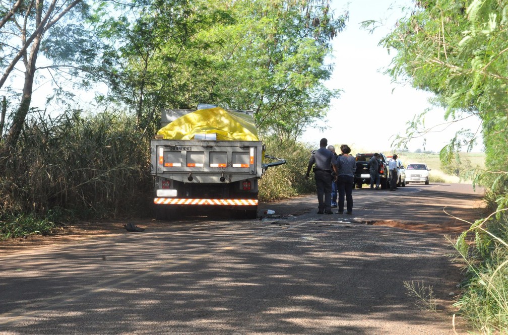 Acidente foi na manhã desta segunda-feira (19), em Pacaembu (Foto: Augusto Santos/O Pacaembuense)