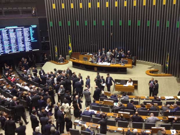 Câmara discute projeto que susta efeitos de decreto presidencial (Foto: Fernanda Calgaro / G1)