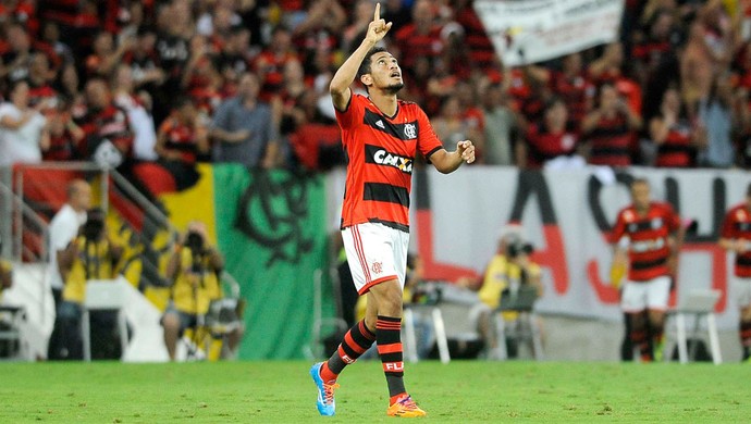 Hernane Flamengo e Goiás (Foto: Dhavid Normando / Agência estado)