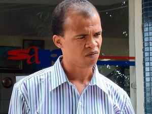 Pai de criança que morreu afogada no Othon (Foto: Nido Santos/ TV Bahia) Pai de criança que morreu afogada no Othon (Foto: Nido Santos/ TV Bahia)
