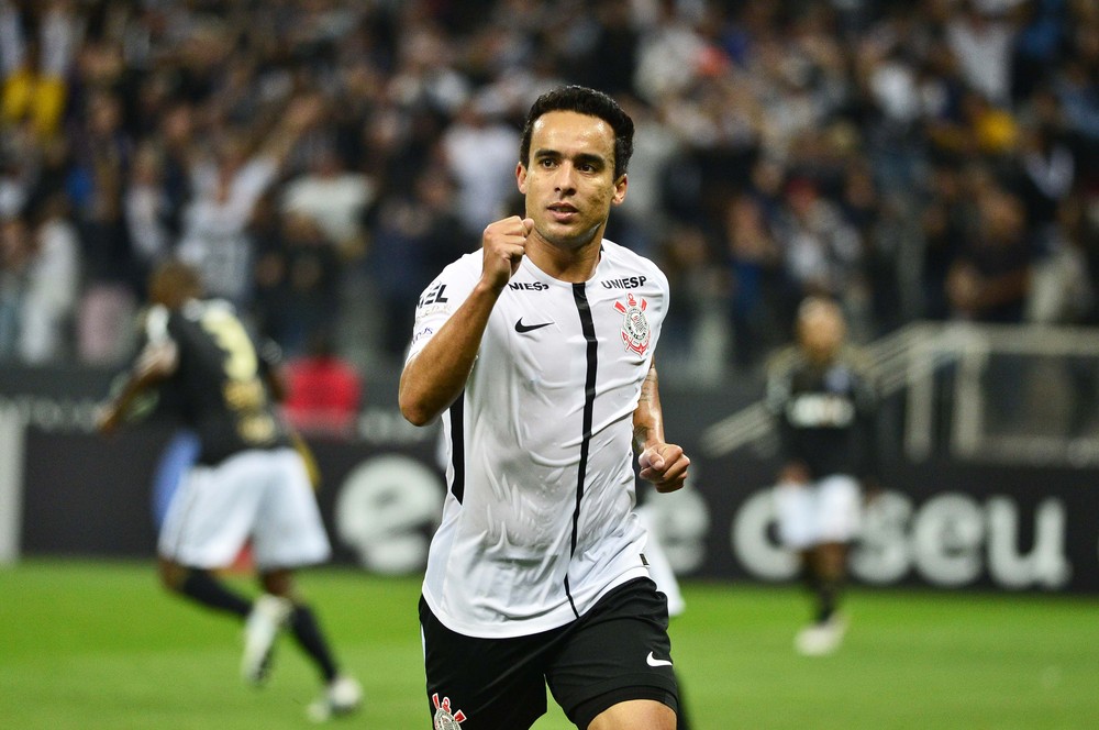 Corinthians domina a Ponte, vence a décima no Brasileiro e amplia série invicta