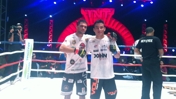 lutadores Rivaldo Junior e John Macapá (Foto: Ana Hissa)