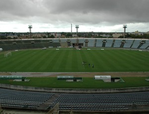 Estádio Almeidão com gramado novo (Foto: Richardson Gray / Globoesporte.com/pb)