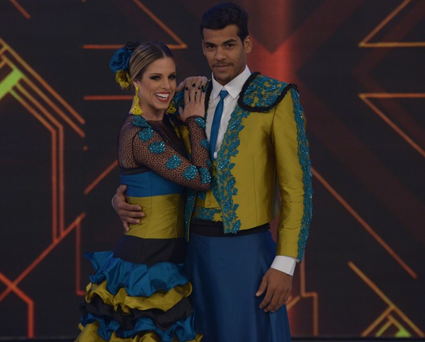 Marcello e Raquel no palco do Domingão (Foto: Camila Cerejo/Gshow)
