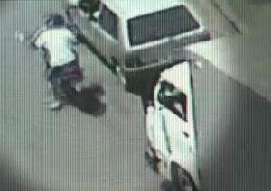 Motociclista é baleado durante fuga de quadrilha (Foto: Reprodução/TV Vanguarda)
