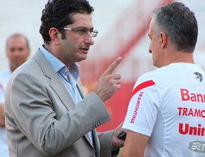 Luciano Davi conversa com Dorival (Foto: Diego Guichard/Globoesporte.com)