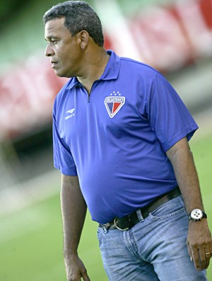 Hélio dos Anjos, técnico do Fortaleza (Foto: Gustavo Pellizzon/Agência Diário)