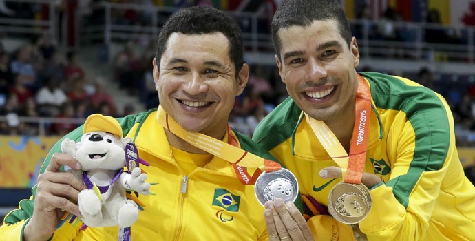  Clodoaldo Silva e Daniel Dias com as medalhas de prata e ouro (Foto: Washington Alves/MPIX/CPB)