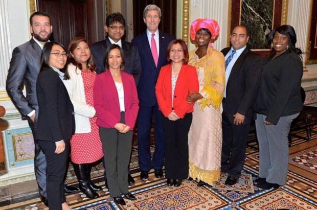 Na Casa Branca, junto ao Conselho Consultivo sobre Tráfico Humano, e o secretário John Kerry (Foto: Shandra Woworuntu)