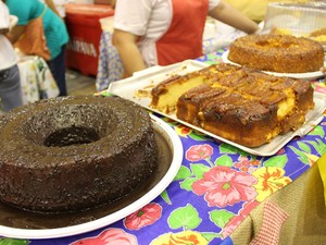 Público contou com diversas barracas de comidas típicas de festa julina (Foto: Indiara Bessa/G1 AM)