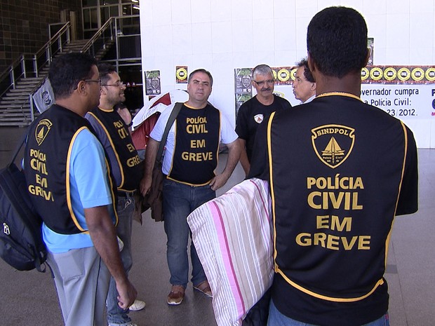 Policiais civis fazem protesto nesta tarde na ALMG. (Foto: Reprodução/TV Globo)