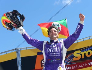 Antonio Pizzonia festeja primeira vitória na Stock Car (Foto: Vanderley Soares / Divulgação)