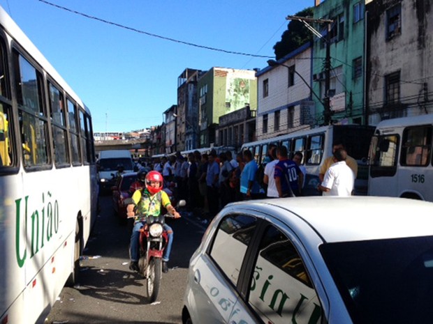 Rodoviários se concentram no Aquidabã, em Salvador (Foto: Ruan Melo/G1)