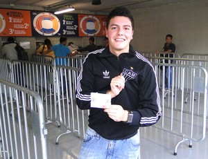 Caio Queiroga, primeiro a comprar ingresso para a final da Libertadores (Foto: Gabriel Duarte)
