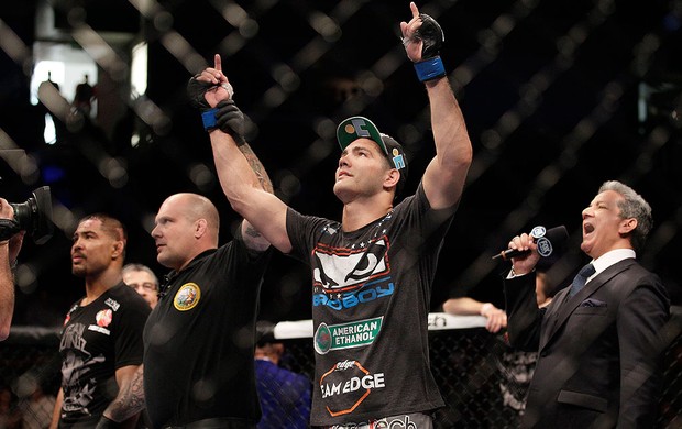 Chris Weidman nocauteia Muñoz, UFC (Foto: Agência AP)