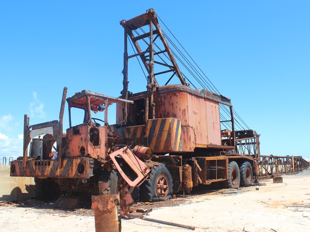 Maresia já provocou a oxidação das estruturas de ferro utilizadas nas obras do porto de Luís Correia (Foto: Gilcilene Araújo/G1)