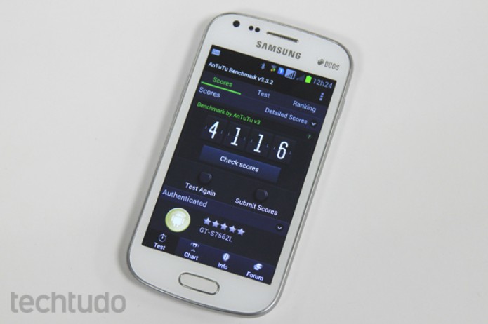 Galaxy S Duos supera Xperia J em teste de desempenho, mas perde para Razr D3 (Foto: Elson de Souza/TechTudo)