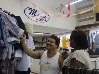 Dia dos pais no centro do Recife (Foto: Vitor Tavares / G1)