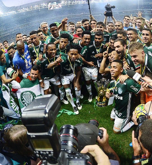 Jogadores elogiam trabalho e torcem por permanência de Cuca