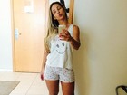 Valesca Popozuda posta 'selfie' de pijama e manda beijo para seguidores