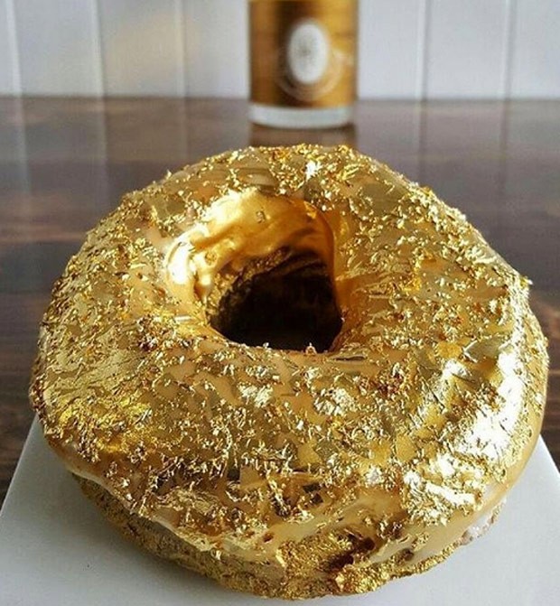 Restaurante de NY criou donut coberto com ouro 24 quilates (Foto: Reprodução/ Instagram/manilasocialclub)