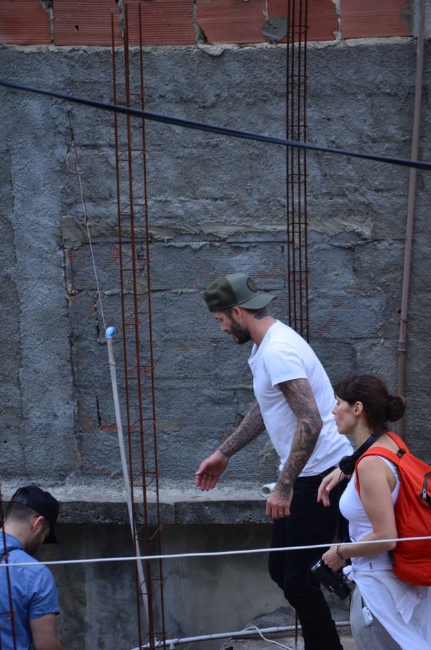 David Beckham no Vidigal (Foto: Rodrigo dos Anjos e Delson Silva / AgNews)