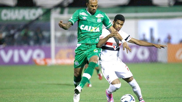 Bruno Silva e Ewandro, Chapecoense X São Paulo (Foto: Márcio Fernandes / Agência estado)