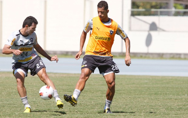 Treino do Botafogo (Foto: Marcos Tristão / Agência Globo)