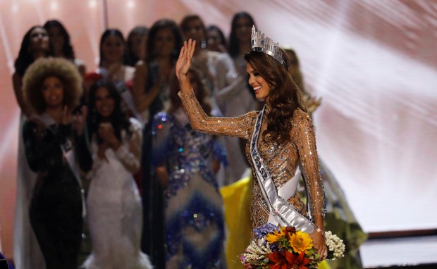 Iris Mittenaere, a Miss França, é coroada Miss Universo 2016 (Foto: Reuters)