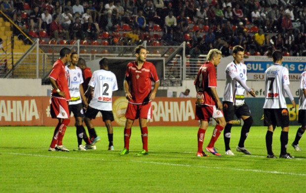 Boa Esporte e Joinville se enfrentaram pela 30ª rodada da Série B em Varginha (Foto: Lucas Magalhães / EPTV)