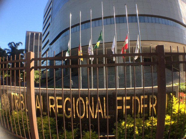 A sede do TRF-4 é o locla onde será realizado o velório do ministro em Porto Alegre (Foto: Bernardo Bortolotto/RBS TV) A sede do TRF-4 é o locla onde será realizado o velório do ministro em Porto Alegre (Foto: Bernardo Bortolotto/RBS TV)
