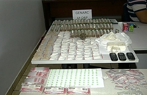Drogas estavam escondidas no banco de um veículo e seriam vendidas no carnaval em Goiás (Foto: Reprodução/TV Anhanguera)