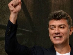 Um dos líderes da oposição, Nemtsov foi assassinato na noite de sexta-feira (Foto: AFP)